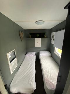 Lisa caravan hire - 1