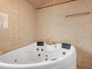 Holiday Home Dagna - 400m from the sea by Interhome - 5
