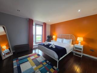 Edinburgh City Sea View Harbour Apartment - 0