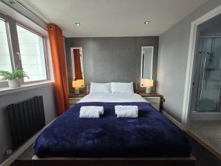 Edinburgh City Sea View Harbour Apartment - 3