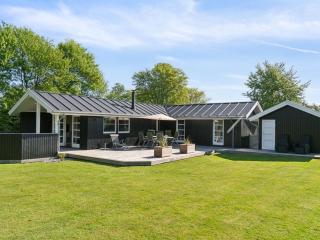 Holiday Home Melvin - 700m from the sea by Interhome - 0
