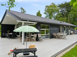 Holiday Home Anett - 375m from the sea by Interhome - 2