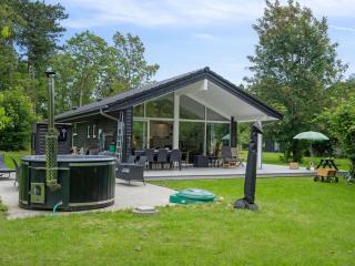 Holiday Home Anett - 375m from the sea by Interhome - 1