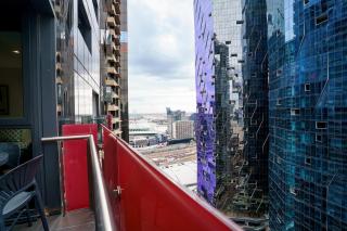 Chic 2BR Apartment Free Parking Balcony and Views - 8