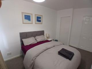 Rose Cottage-4 BED HOUSE FOR CONTRACTORS & FAMILIES Close to M6, J10-NO PARTIES ALLOWED - Walsall - 3
