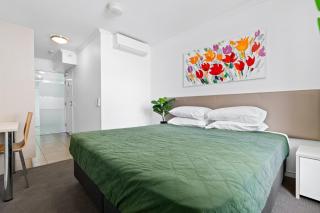 Stylish 1-Bed Studio in Vibrant South Brisbane - 2