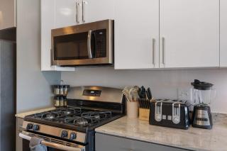 New Modern 1BR City Escape - 2