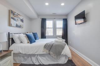 Chic 2BR Near Capitol Hill & Nightlife - 0