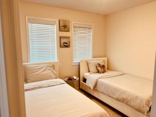 Stunning Three Bedroom Townhouse Niagara Falls - 3