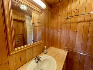 Charming Family Cabin With Stunning Mountain Views - 2