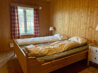 Charming Family Cabin With Stunning Mountain Views - 4