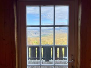 Charming Family Cabin With Stunning Mountain Views - 2
