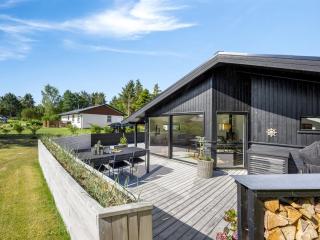 Holiday Home Verner - 990m from the sea by Interhome - 4