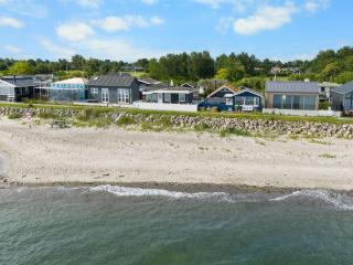Holiday Home Folkhart - 10m from the sea by Interhome - 9