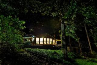 Lakefront 3BR with Bunkhouse and Kayaks, Rowboat Included - 1