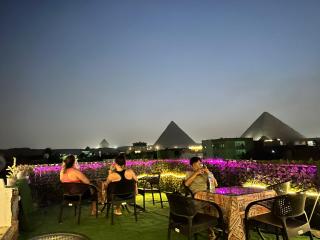 2 Jana Pyramids view inn - 0