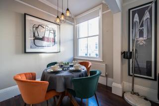 Huge Town Centre 2 Bed Flat with Free Parking - 7