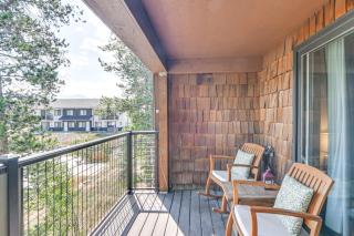 Elevated Fraser Condo with Mountain View and Amenities - 9