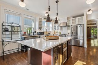 Charming historic 2 BR 2BA with loft unit in triplex - 8