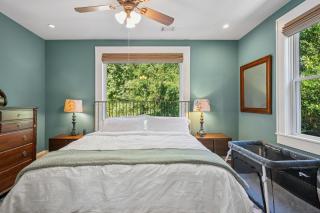 Charming historic 2 BR 2BA with loft unit in triplex - 2
