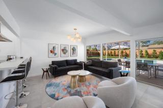 Mid - Century Retreat - 2