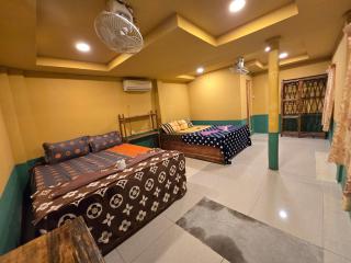 Family Guesthouse - 8