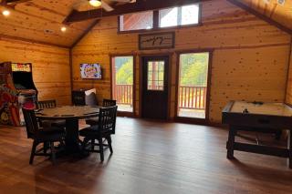 Poppy Bills Retreat - Private Indoor Pool, Large Game Room + Outdoor Hot Tub - 0