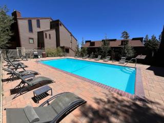 Cozy Studio with Loft at Mammoth Ski & Racquet Club, Hot Tub, Garage, 10 Min Walk to Ski Lifts - 5
