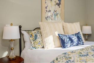Charming Garden Cottage- steps to historic Old Town Half Moon Bay - 1