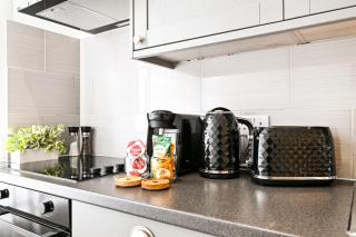 Ealing Broadway Apartment - 2-Min To Tube & Shops - WIFI - Netflix - 6