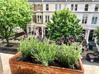 Great location in upmarket Kensington Olympia - 5