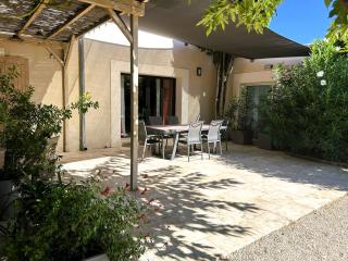 Gîtes Amour de Provence - Piscine et jardin - 4