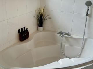 3BR Villa with Big Garden, Ping-Pong, Cinema, Bath - 8