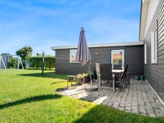 Holiday Home Stina - 600m from the sea by Interhome - 1