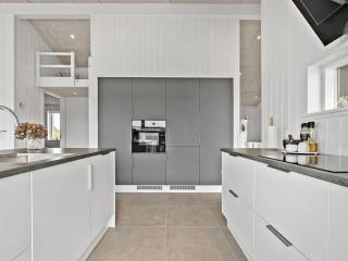 Holiday Home Frithbjorn - 900m from the sea by Interhome - 2