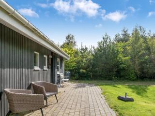 Holiday Home Ane - 800m from the sea by Interhome - 2