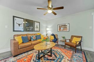 Walk to ATT Stadium Sleeps 10 - 6