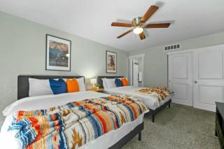 Walk to ATT Stadium Sleeps 10 - 2