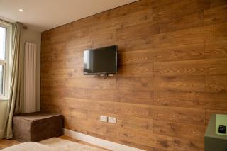 Chic 2BR Apt - 1 Min From Metro to Central Ldn - 5