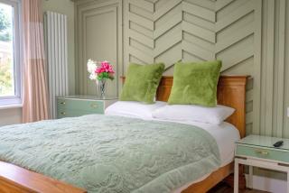 Opulent 2BR Herne Hill Flat - 1 Min From Train to Central London! - 0