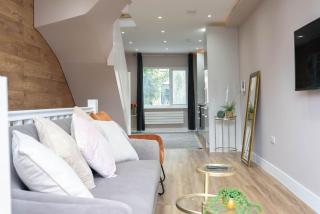 Opulent 2BR Herne Hill Flat - 1 Min From Train to Central London! - 2