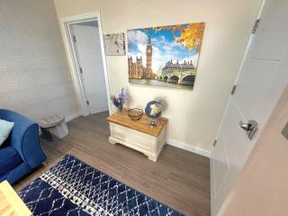 1BR Apt 2min walk from metro & 10min drive Heathrow - 1