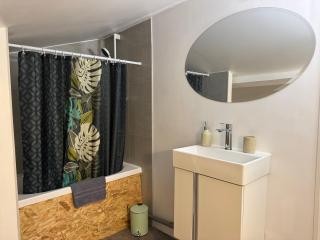 Proche Carcassone chambre avec salle de bain et WC privée Piscine salon et kitchenette partagés avec voyageurs - 6