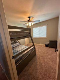 Cozy 4 bedroom home with Greenbelt views in Oak Point - 5