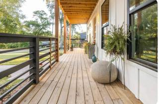 Mystic Falls Downtown Modern Farmhouse - 4