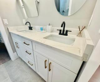 Mystic Falls Downtown Modern Farmhouse - 9