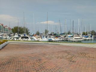 Glossy Marina Homestays - 9