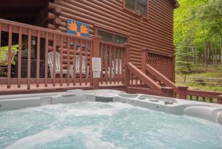 West Jefferson Cabin- Hot Tub, Fireplace, Sleeps 7 - 5