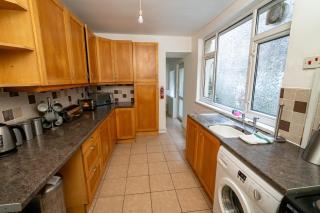 Cosy 3-Bed Swansea Home near City & Bay - 8