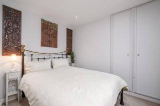 Modern Flat with Workspace few mins from Whitechapel Station - 8